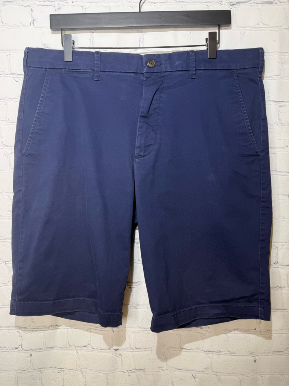 GAP size 36 12” men’s navy blue shorts
